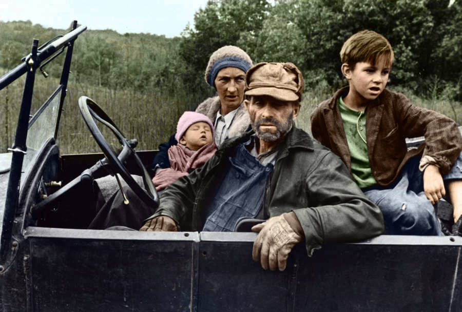 EchoesofWarYT's tweet photo. A destitute family in the Ozark Mountains area of Arkansas. 1935. https://t.co/pRWbza6ESH
