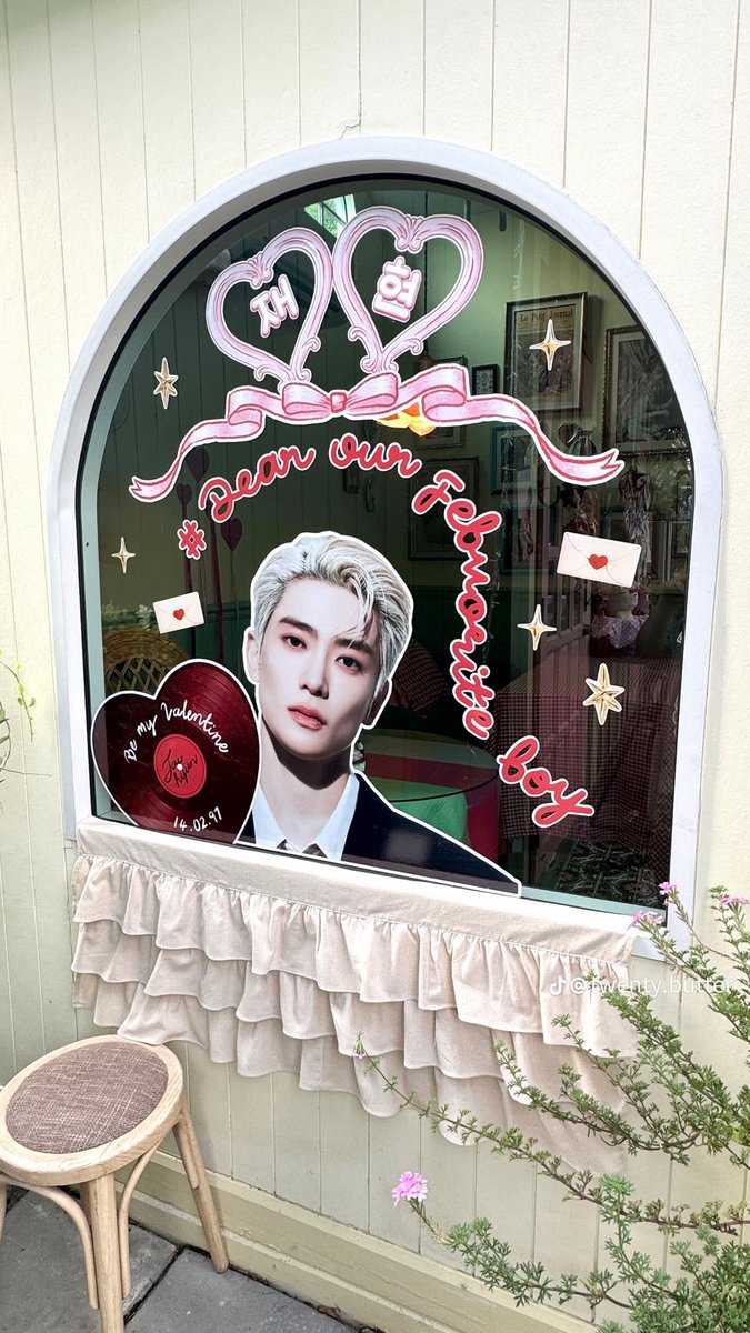 ร้าน Twenty Butter จัดคาเฟ่วันเกิดแจฮยอนได้น่ารักมากแจพืออย่าลืมแวะไปกันน้า 🏠💕

📍 : BTS yaek kor por aor ( แยกคปอ. )
🗓️ : 14-22/02 
⏰ : 11:00 - 18:30 
( ร้านปิดทุกวันจันทร์อังคารที่ 16-17 )

ขอบคุณร้านที่จัดคาเฟ่น่ารักๆนะคะ 🫶🏻