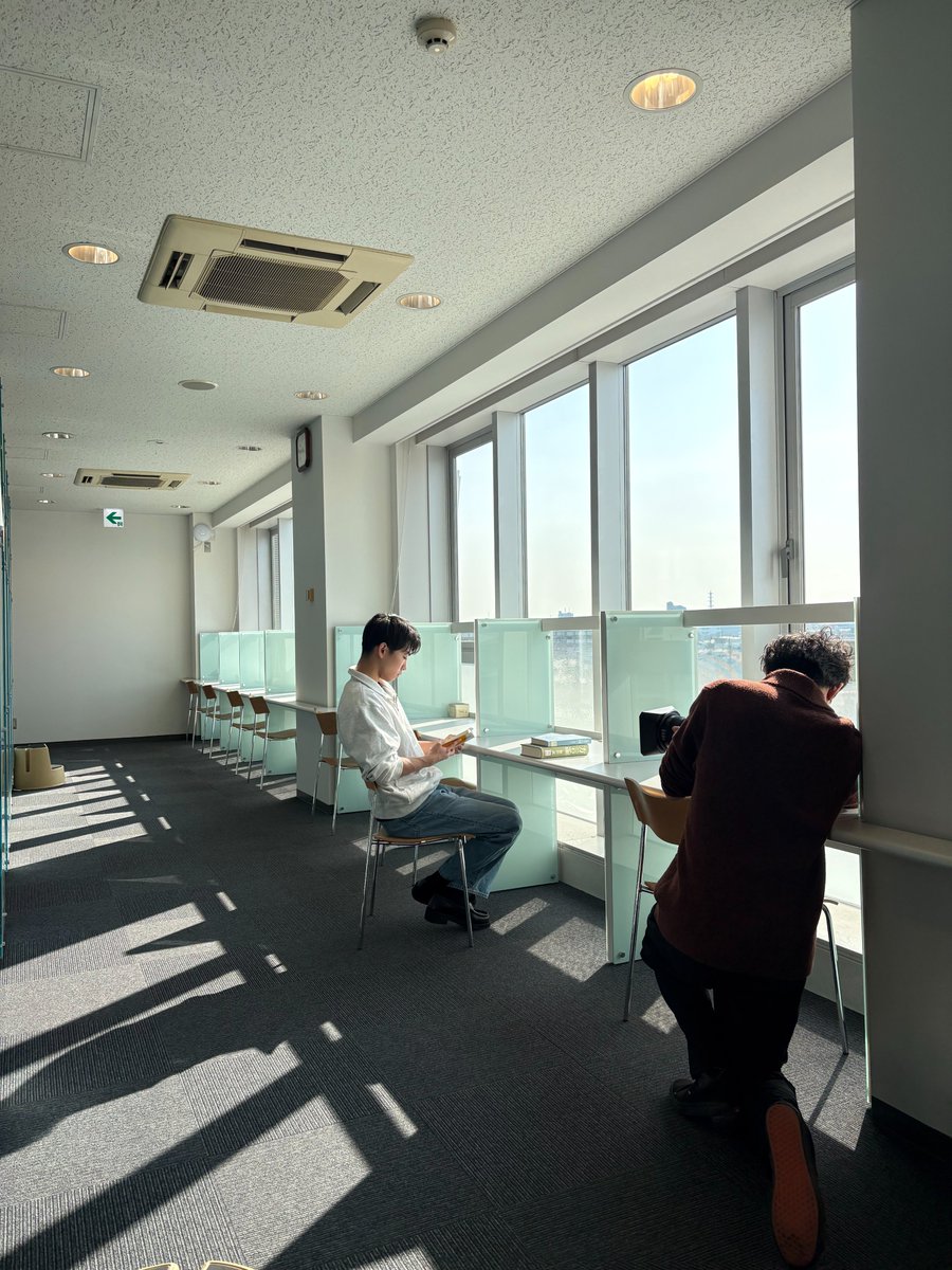 DOHO_Univ's tweet photo. 来年度の大学パンフレットを現在、制作中です🍀
撮影の様子を少しだけお届けします📸✨
配布は2026年5月中旬頃を予定しています🙌
完成をどうぞお楽しみに！📢✨
#DOHO #同朋大学 https://t.co/Fz4dETSdfu