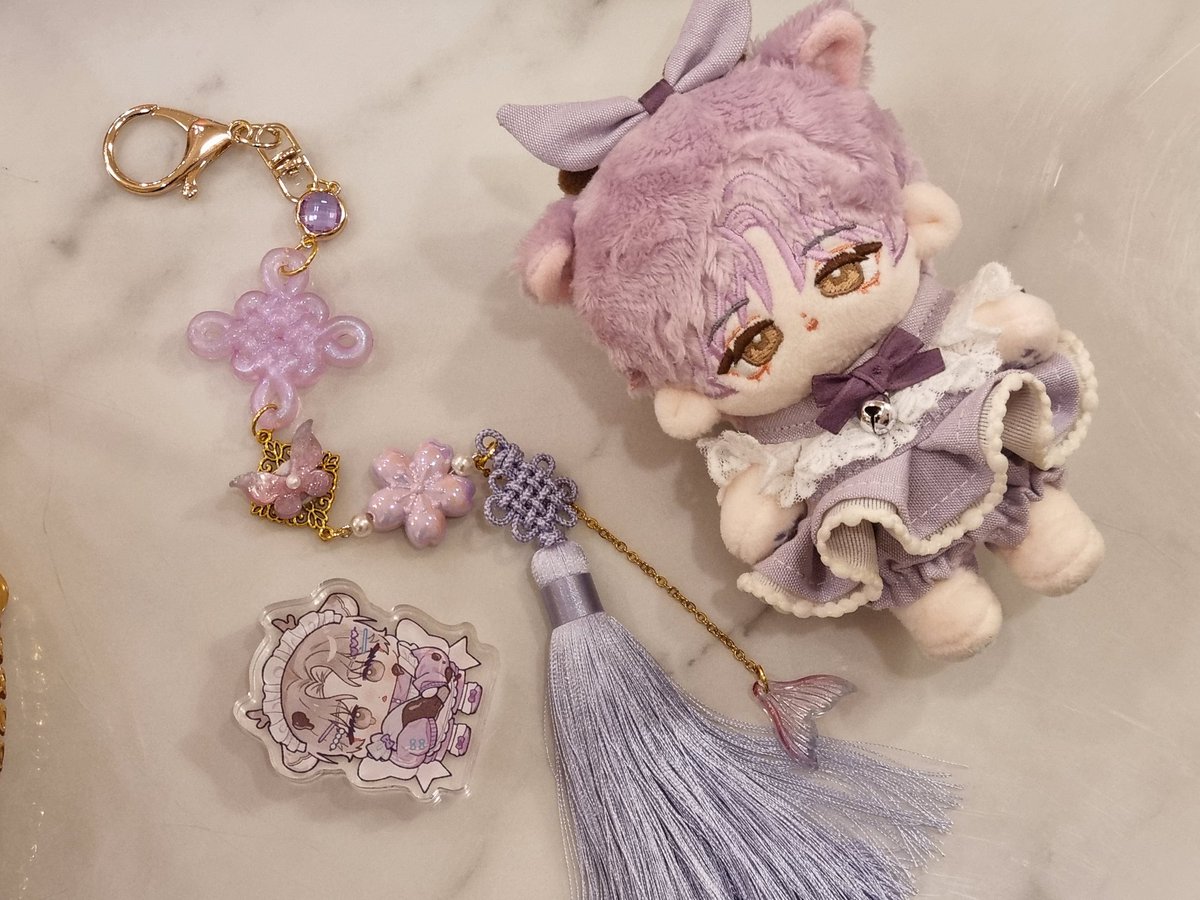 사실 트친들 지갑만 털고 키링류 많아서 안하려 했는데 아현이 컨셉으로 추천해주신게 넘 이뻐서 만들었다.
인어꼬리 보자마자 약속 생각나서 꼭 넣고 싶었는데 넘 만족스러웠음!