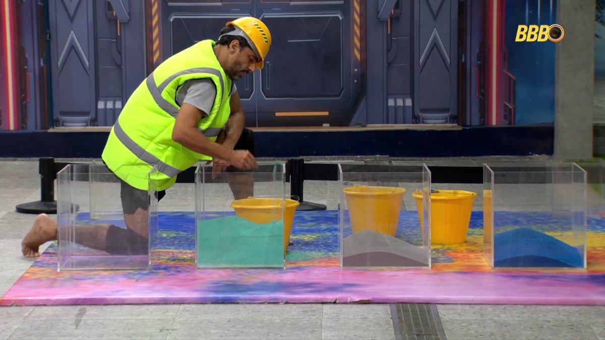 nosso guerreirinho está trabalhando em pleno carnaval