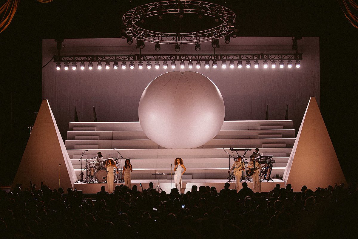 solange hourly (@solangehourly) on Twitter photo 