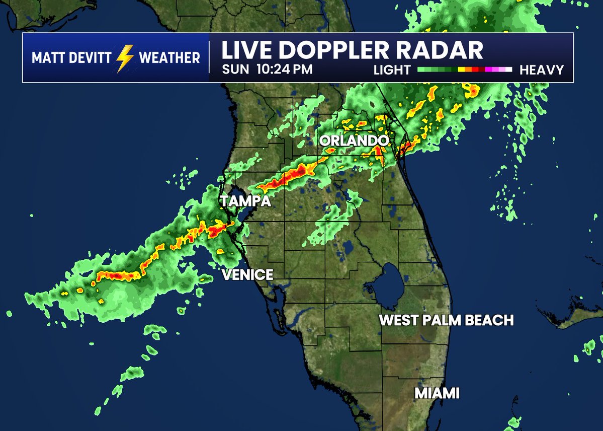 LIVE RADAR: Thankfully nothing severe as of 10:30 PM across Florida. Quick shot of rain as it heads south overnight, but hey, we'll take it! 🌧️