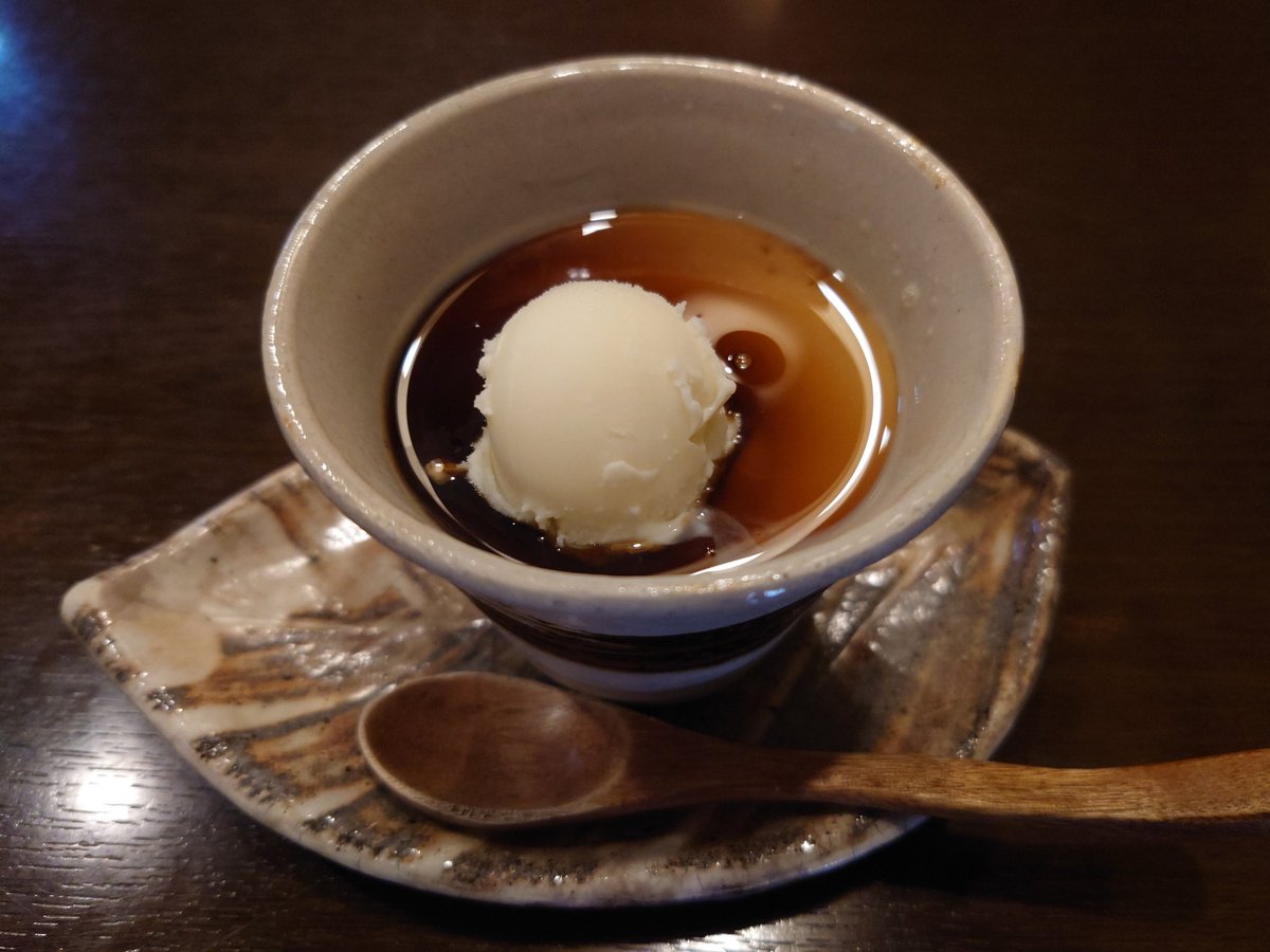 今日のお昼は大雄山はつ花そばさんで鳥レモン蕎麦とそば茶プリンをいただきました😊
レモンの酸味と蕎麦の相性がよく、さっぱりして美味しかったです。ごちそうさまでした✨️