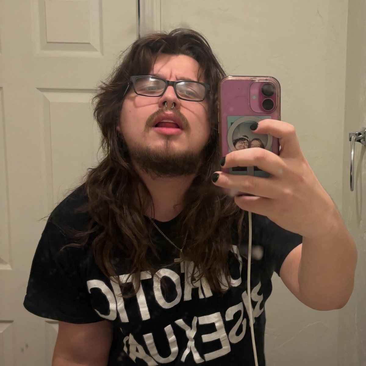 AverysAvi's tweet photo. they’re calling him “the internet’s new favorite white boy” https://t.co/aKyeALfRe2