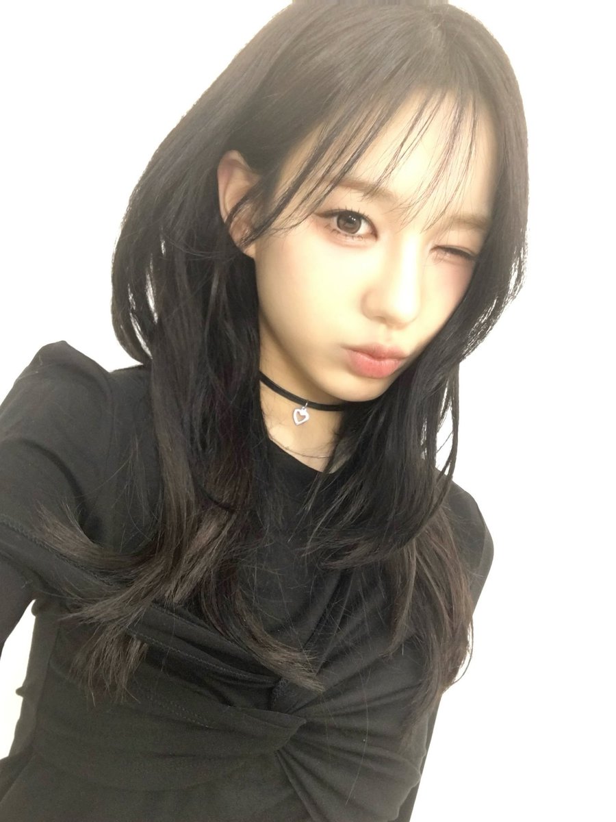 ryvsarangie's tweet photo. Close up! Leaning in with a shy pose and glossy eyes, quietly showing my mood of the day. Did my charm reach you through the screen, naya? ♡ https://t.co/ZKsmXVQf0c
