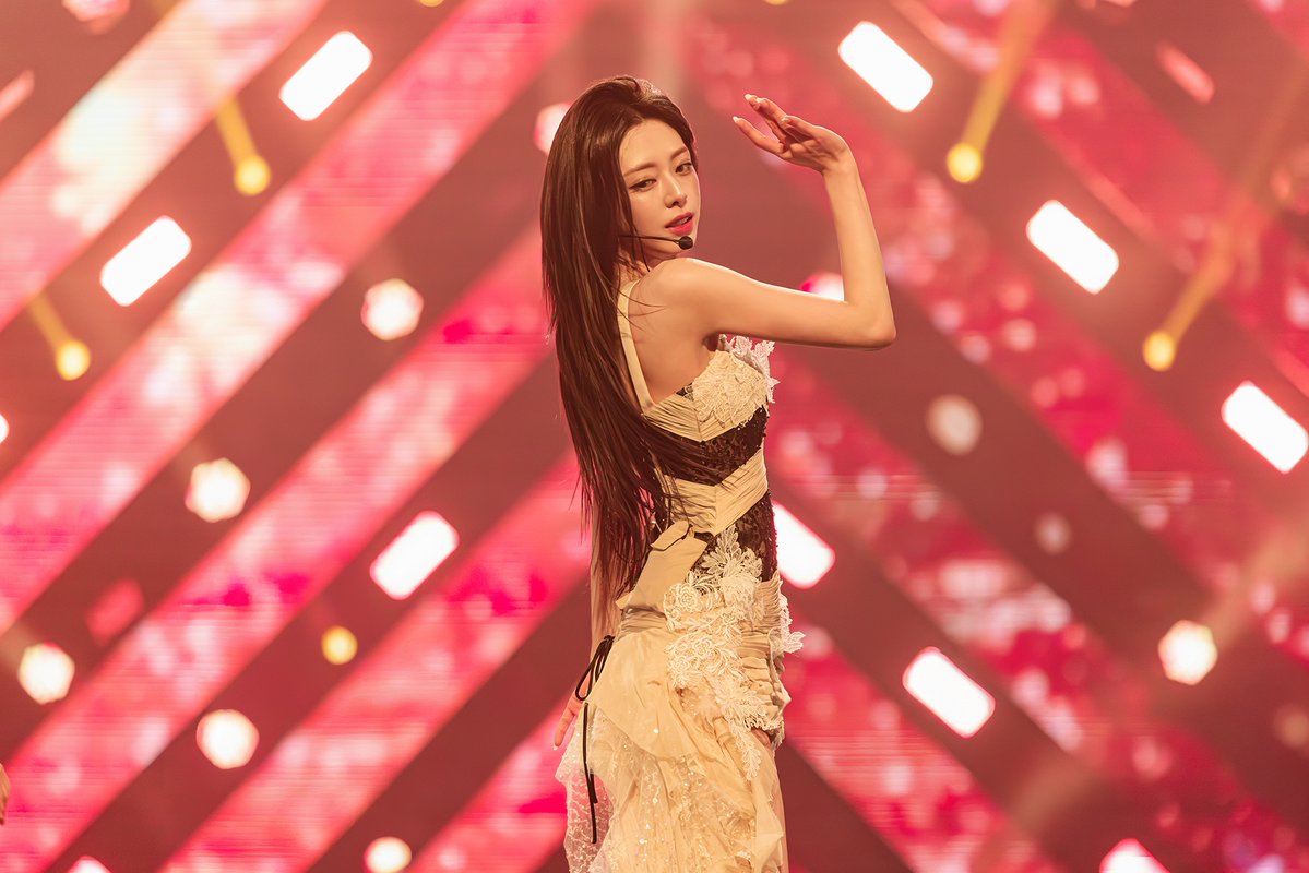 ITZY, 감각 선명히 깨운 월드투어 서울 공연 성료! 
"믿지는 언제나 있지의 힘이자 자부심, 소중함 새기고 열심히 달리겠다"
naver.me/GYDkytPk

#ITZY #MIDZY <a href="/ITZYofficial/">ITZY</a>
#ITZY_TUNNELVISION
#ITZY_TNVS
#ITZY_WORLD_TOUR