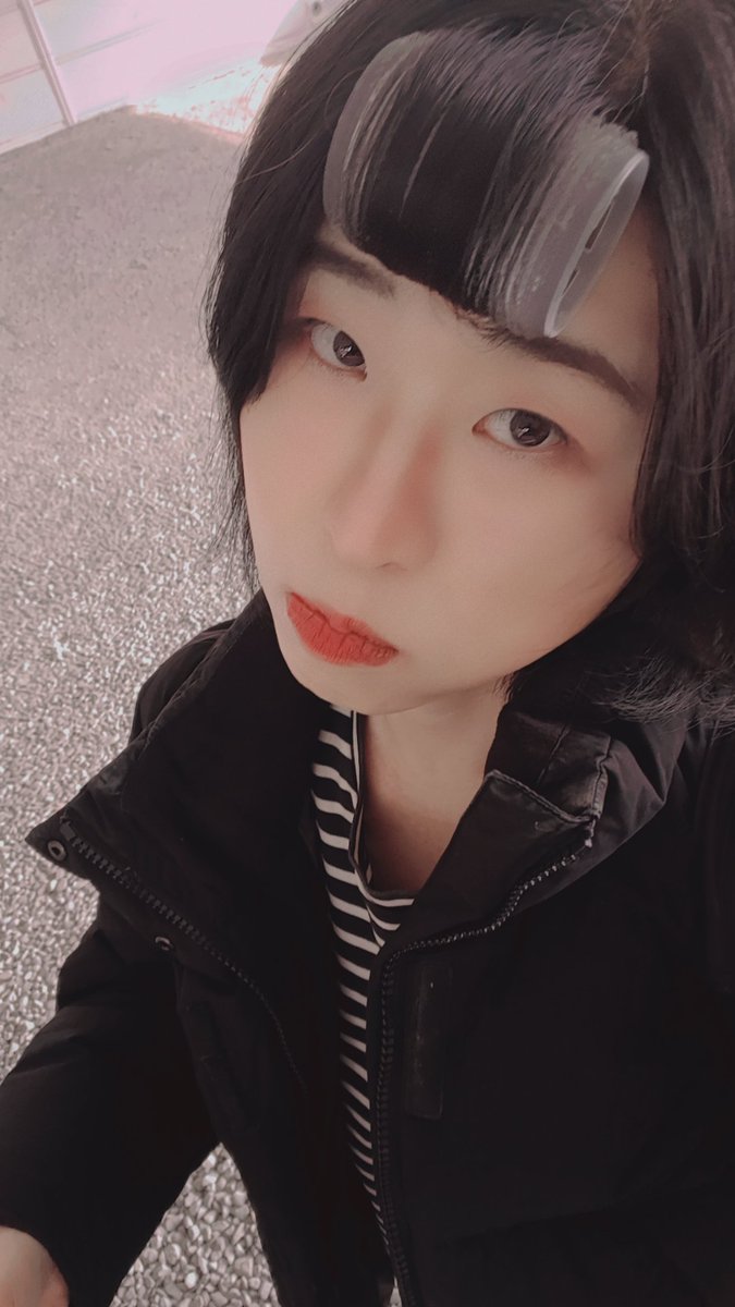 표정 왜일케 뾰루퉁하니 나뇬아...ㄷㄷㄷ