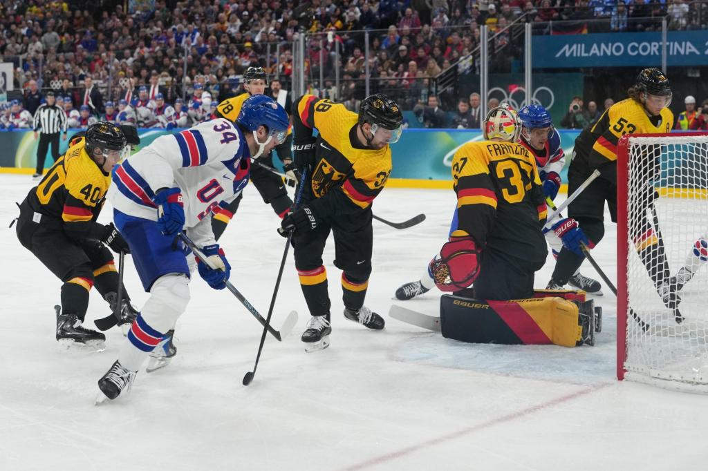 TheOaklandPress's tweet image. US beats Germany to stay unbeaten at the Olympics, but Canada is the top seed trib.al/18gamdA