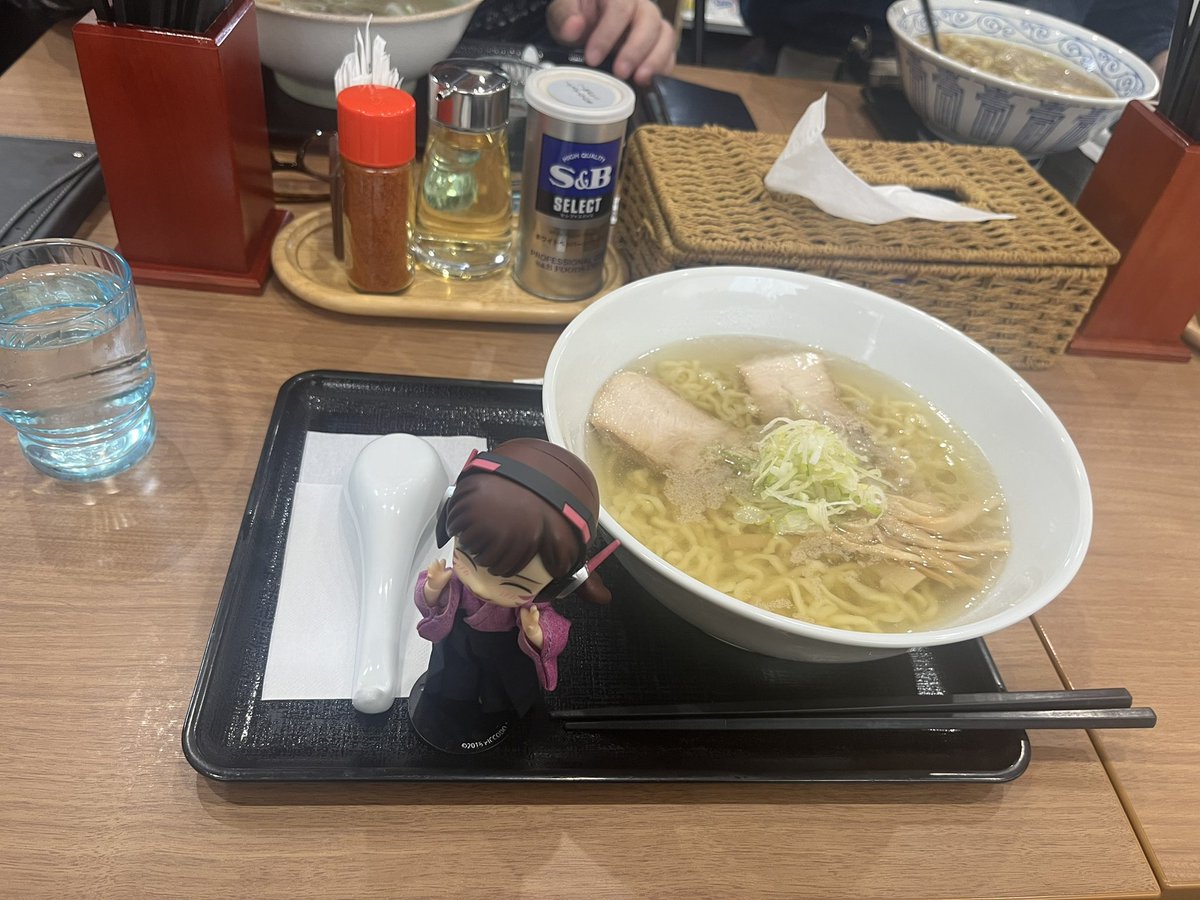 朝から温泉♨️行ってアイス食べ、お昼は行列のできるラーメン屋さんで塩ラーメン🍜😋✌️