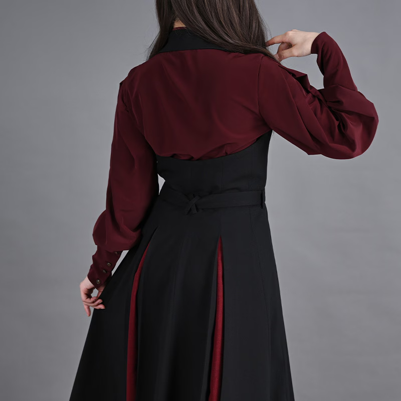 NOS_PROJECT's tweet image. 【pick up】ホルターネックワンピース　ブラック

プリーツの奥に仕込んだ差し色が、着る人の動きに合わせて見え隠れします。
翻すたび、思わず目を追ってしまう洒脱さを追求したアシンメトリーデザイン。
nos-project.jp/view/item/0000…