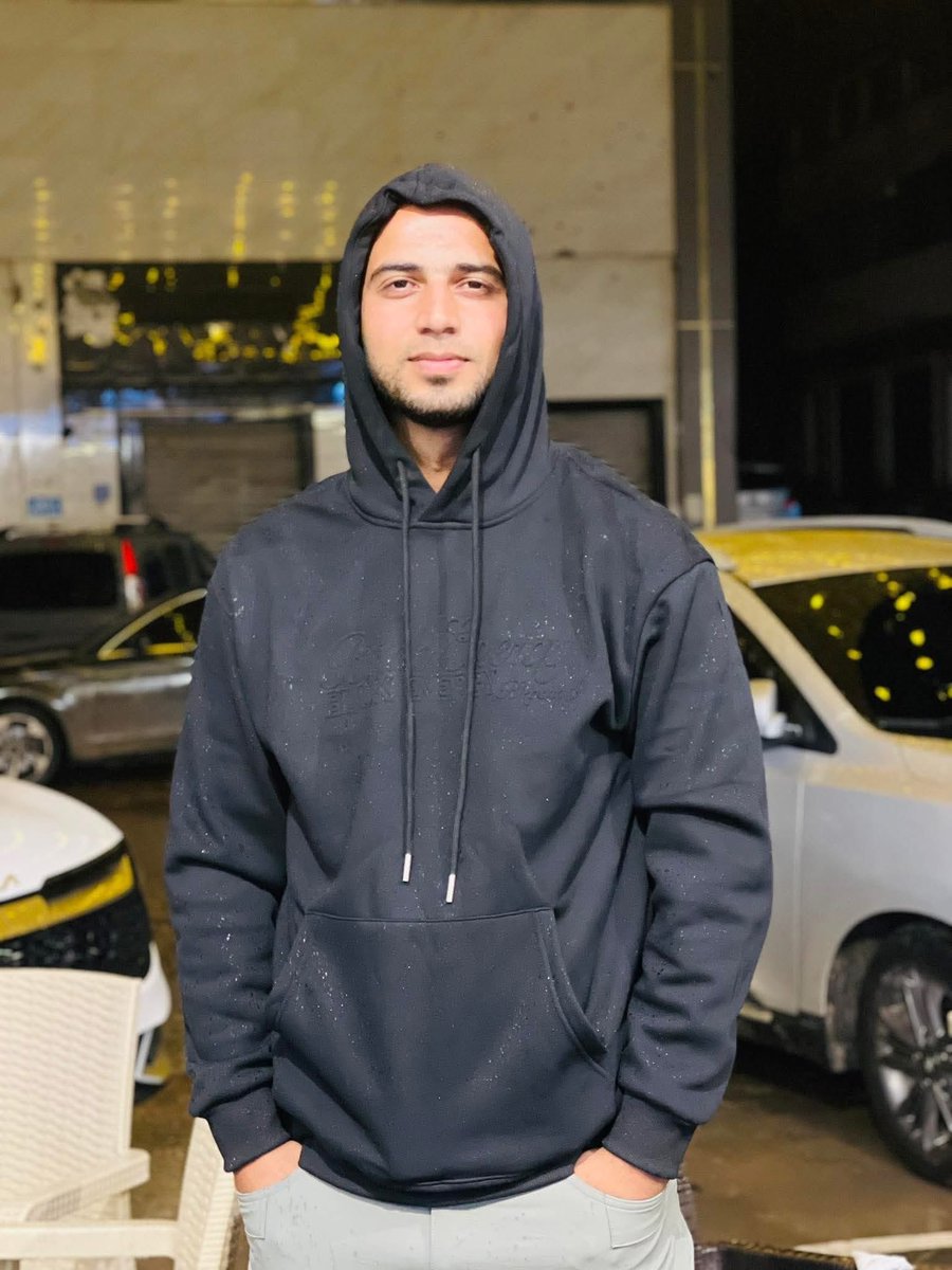 من يتجرأ على مهاجمة قادة حركة حماس ليقرا تاريخ بعضهم
هذا هو اياد خامس الشهداء من ابناء الشهيد القائد ابو خالد ابو عسكر الذي ودعهم مقبلين غير مدبرين قبل أن يلحق بهم شهيدا ومثله ياسر حرب ابو شمالة الذي ودع خمسة من اولاده في الصفوف الاولى شهداء قبل أن يلحق بهم شهيدا
هؤلاء هم قادة