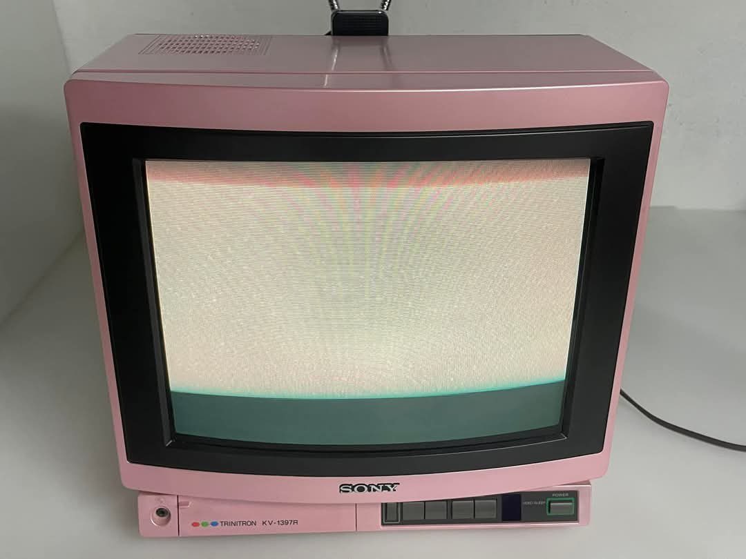 ComputerLove_'s tweet image. Pink Sony Trinitron
