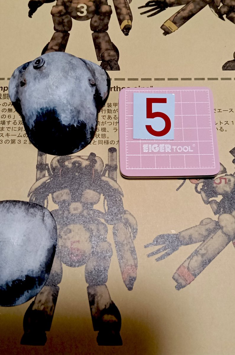 こんにちは
本日の昼休みモデリング〜
デカールをちょっと進めます。
省スペースでの小さなパーツ加工やデカール切出し等に<a href="/eigertool/">株式会社アイガーツール公式　EIGER TOOL Co., Ltd</a>  さんのミニマットがお勧め(⁠｡⁠•̀⁠ᴗ⁠-⁠)⁠b