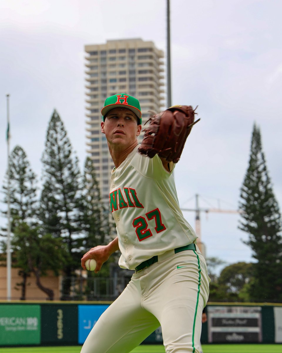 HawaiiBaseball's tweet photo. The freshman takes the bump and we’re underway at The Les 🤙

#GoBows https://t.co/w35zwsd9Vg