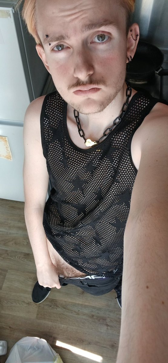 Just a bit of the bush peeking through 

#gay #gaynz #gaynsfw  #bottom #twink #femboy #femboycock #cock #gaypup #underwear #jockstrap