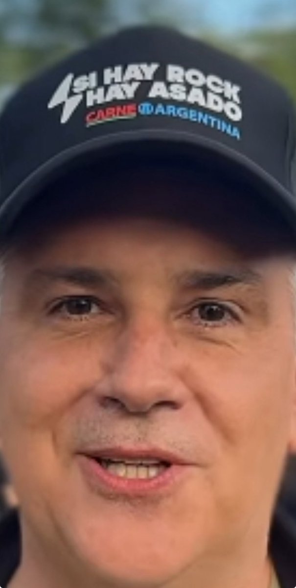 Martín q Edelmiro te gusta más, el de Almendra, Color Humano o su etapa solista?

Si hay rock hay asado