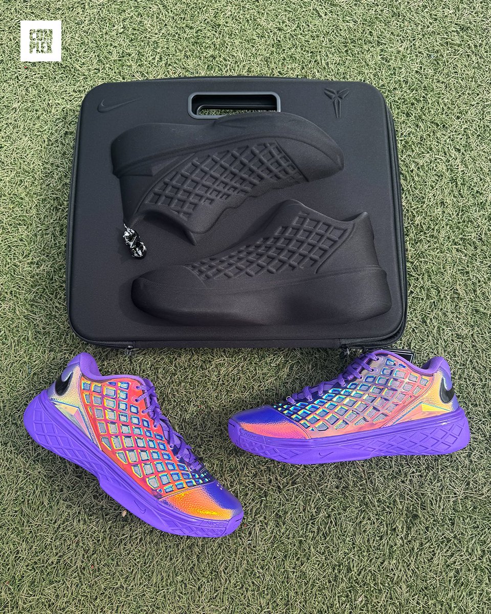 ComplexSneakers's tweet photo. First look at Jalen Brunson's "Warning Label" Kobe 3 Low promo pair ⚠️ This version features a metallic gold finish as opposed to the standard purple featured on the retail version 🐍 https://t.co/0mmk6O7oMJ