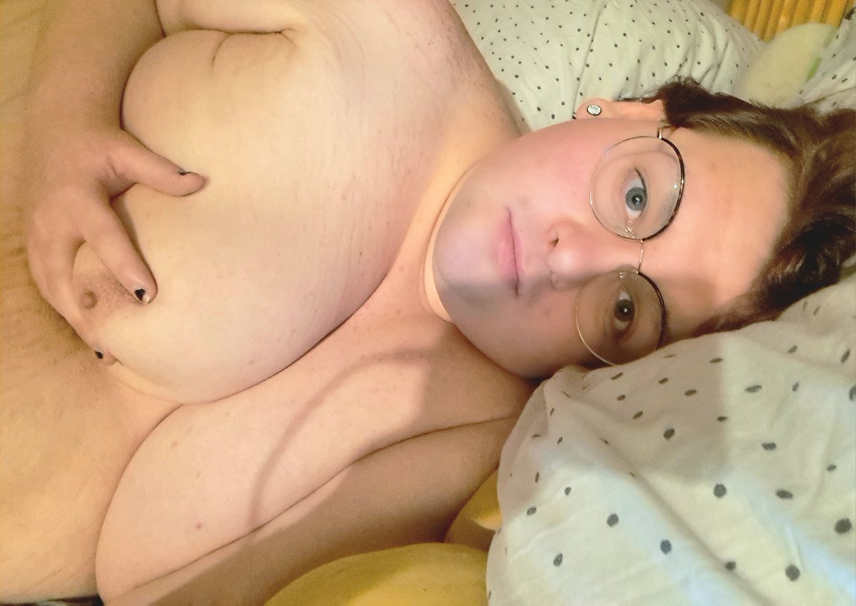 LakeRowanNSFW's tweet photo. Anyway heres my titties. Come here kiss me and play with them. Worship me 😈 😘

#transgender #trans #tits #titties #bbw #lesbian #kisses #boobplay #titplay #horny #gooner #GoonWithMe https://t.co/YmSabFoTzI