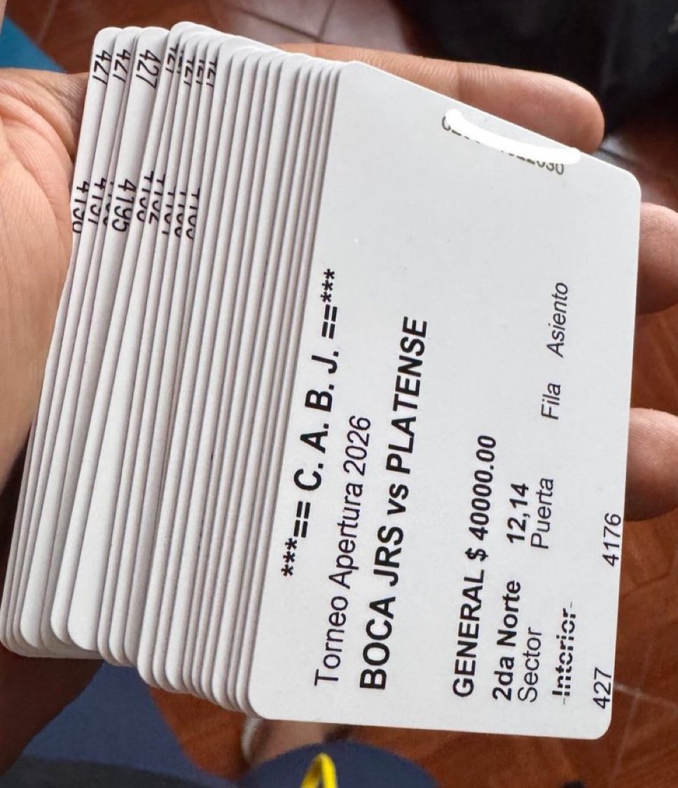 🏟️👎 BOCA NO LLENÓ Y EN LOS ALREDEDORES DE LA BOMBONERA REGALARON ENTRADAS❗️

👉 Para los hinchas Xeneizes el partido vs Platense perdió el atractivo 🤷🏿‍♂️

💺 Se ve desde casa