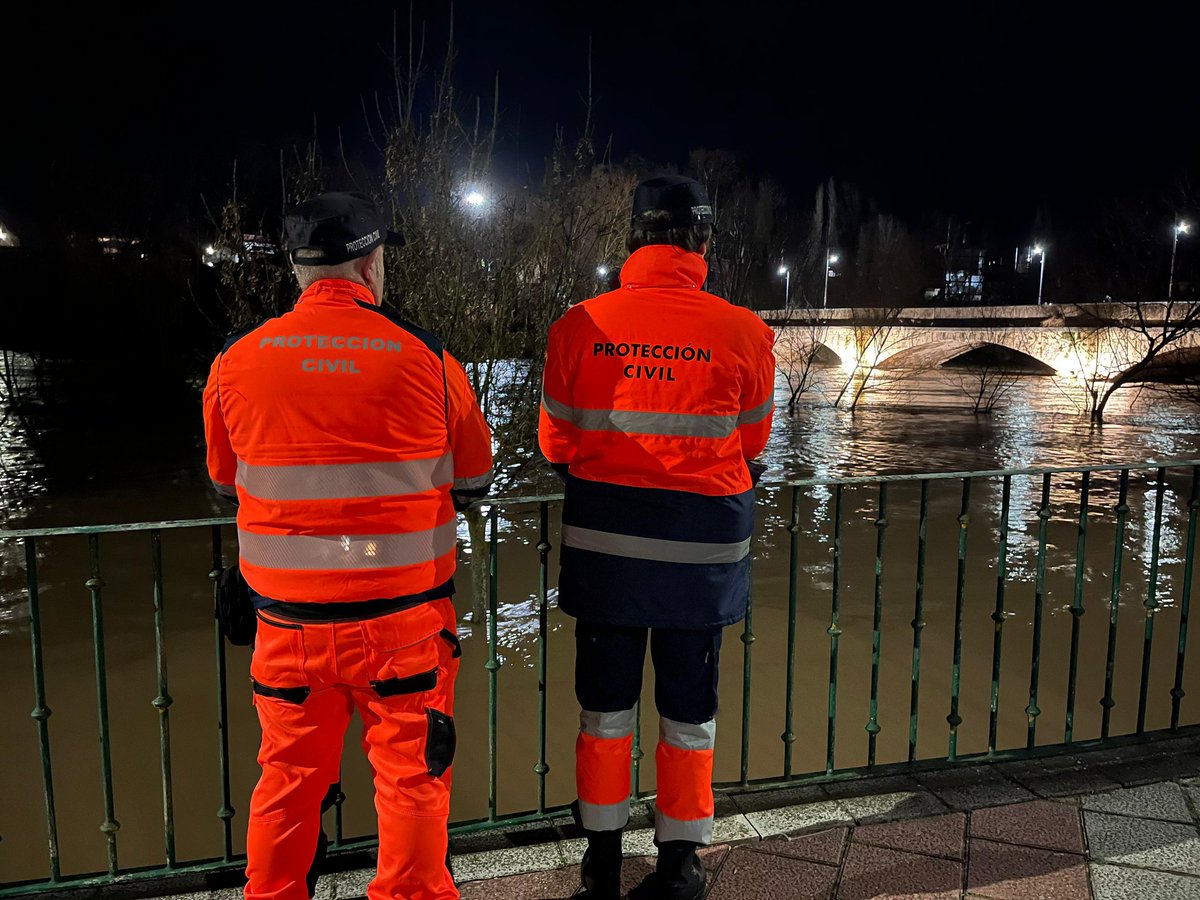 apcvalladolid's tweet photo. 📣 A las 21.30h desplazamos varios equipos con material de inundaciones en previsión del aumento de caudal esta noche en Tudela de Duero (#Valladolid). https://t.co/5qgHdhasmH