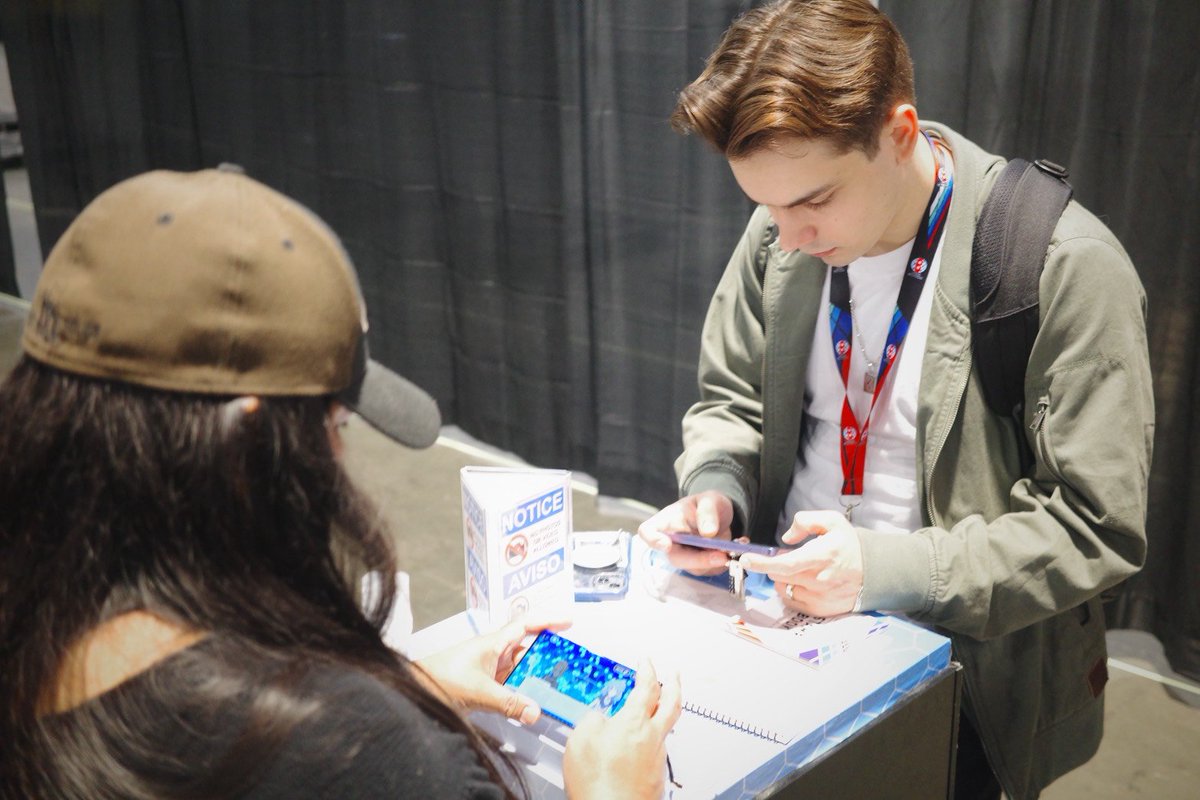 DIGIMON_ALYSION's tweet image. ＼The Second Day is Underway／
#DIGIMONALYSION has a playable demo at "BANDAI CARD GAMES Fest 25-26 in Las Vegas"!
The demo content has been updated!

Play the demo and complete a survey to receive lanyards and #DigimonCardGame "Time Stranger" promo packs! 🍀

#BCGFest
#Digimon