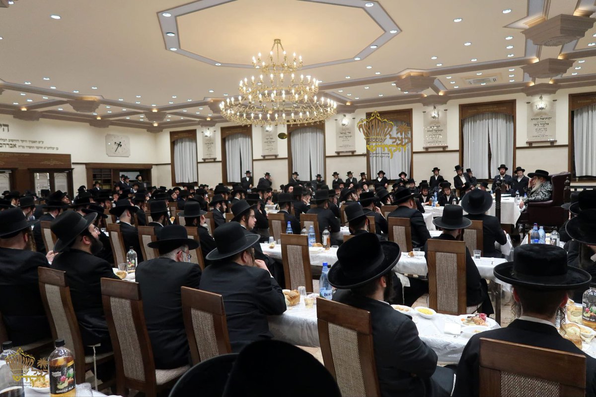 HQSatmar's tweet photo. At the historic Shul in #Sighet #Romania, Satmar Grand Rebbe Aron leads the 122nd #Yahrtzeit Tish in honor of his grandfather, Grand Rabbi Chananya Yom Tov Lipa Teitelbaum OBM (1836-1904), the Kedushas YomTov. A profound moment celebrating the legacy of the #Siget #Satmar dynasty!