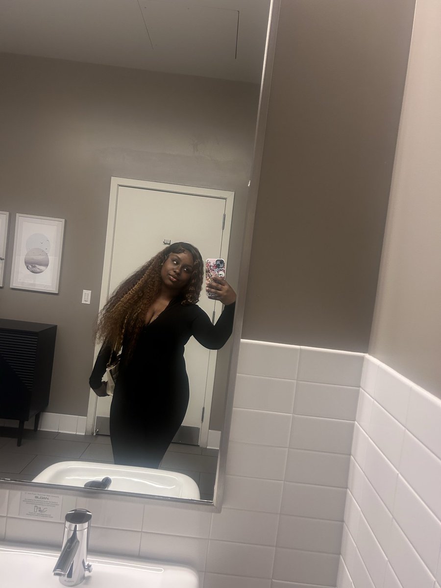 cydnaayyy's tweet photo. People like me do 6 months of earthy for aesthetic and 6 months of straight Ig baddie aesthetic. No in between 😭😭 https://t.co/FS6xz2ATR7