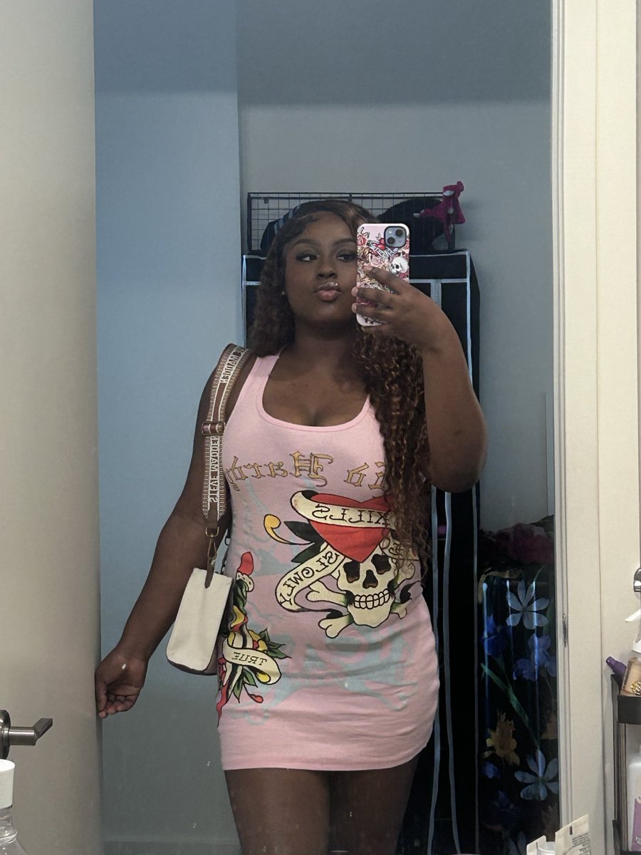 cydnaayyy's tweet photo. People like me do 6 months of earthy for aesthetic and 6 months of straight Ig baddie aesthetic. No in between 😭😭 https://t.co/FS6xz2ATR7