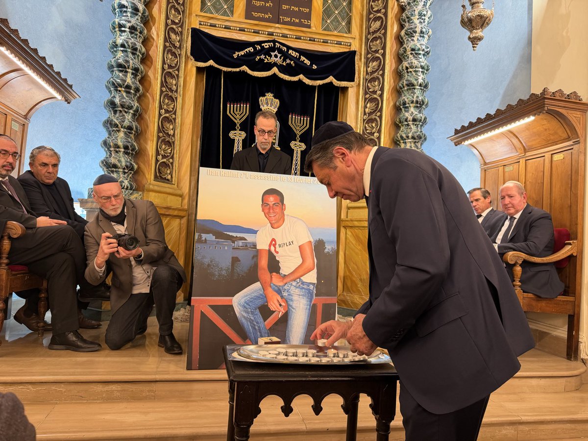 Ce soir, à la Synagogue Deloye à Nice, nos cœurs sont réunis en mémoire de Ilan Halimi, assassiné il y a 20 ans parce qu’il était juif.
Face à l’antisémitisme, nous resterons debout, unis et vigilants.