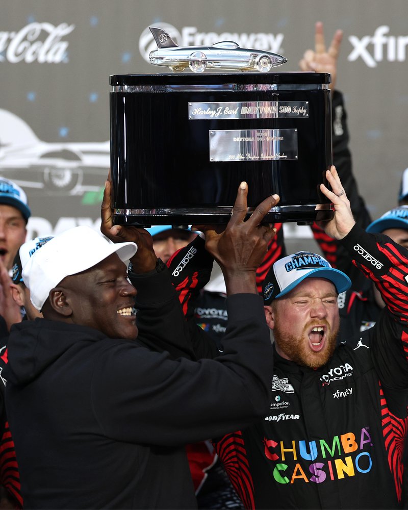 RACERHQ's tweet photo. Now that's a legendary shot!

@23XIRacing | @TylerReddick https://t.co/tFWdLO4o92