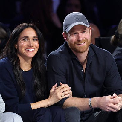 Harry &amp; Meghan courtside