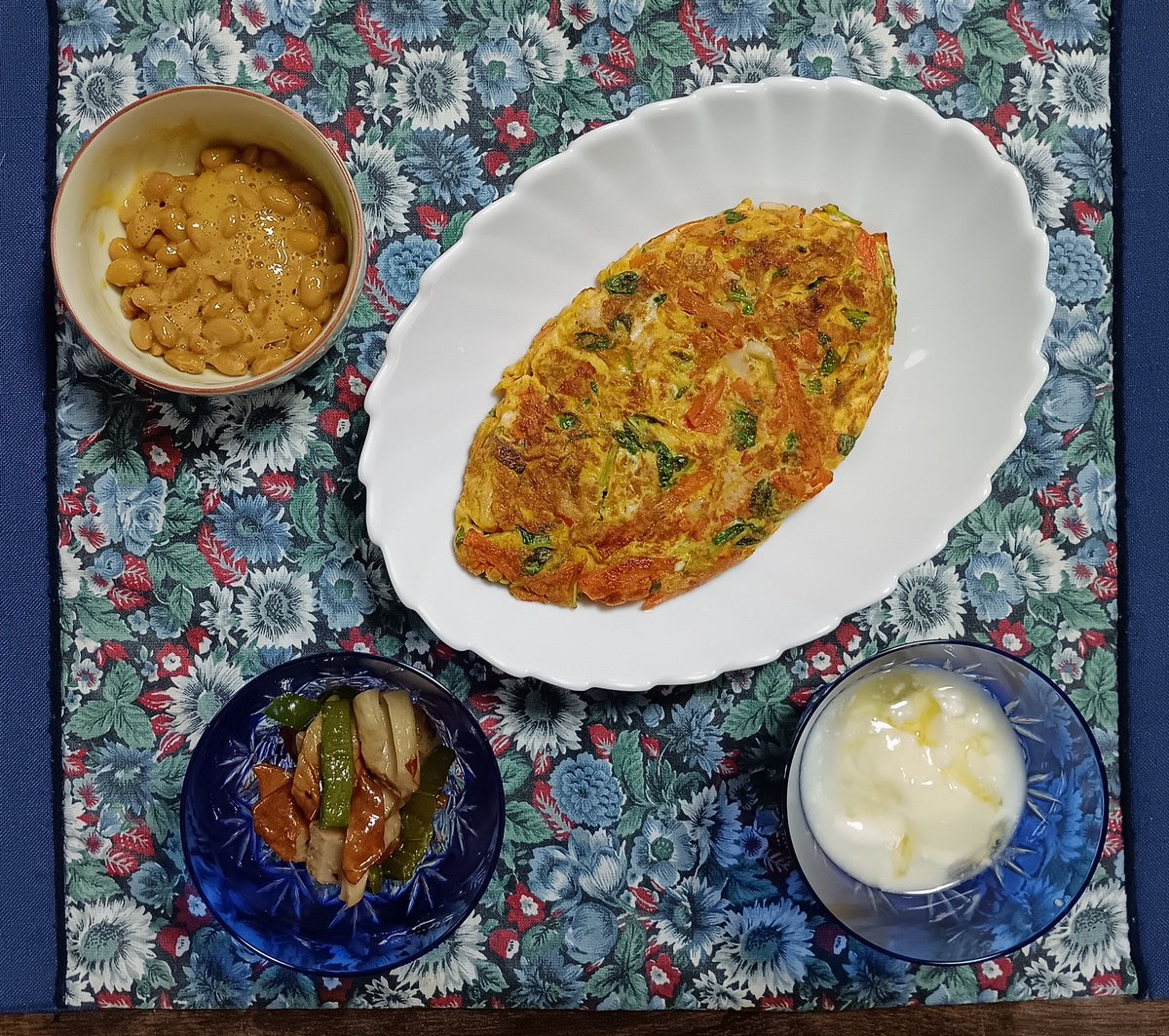 おはようございます。
月曜日ですが、
今日はジムがお休み…
もろもろ
たまったことを片付けます

#シゲさーんの台所
作り置きのニンジンを入れた玉子焼き
美味しかったです。