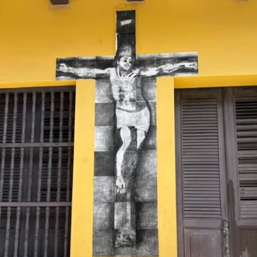 barricada_azul1's tweet photo. Me indican que esta INFAMIA esta en las cercanías de la Capilla del Cristo.
El #CURRTO a #BadBunny va por mal camino.
#AsiOMasBlasfemo https://t.co/JokvBSdj13