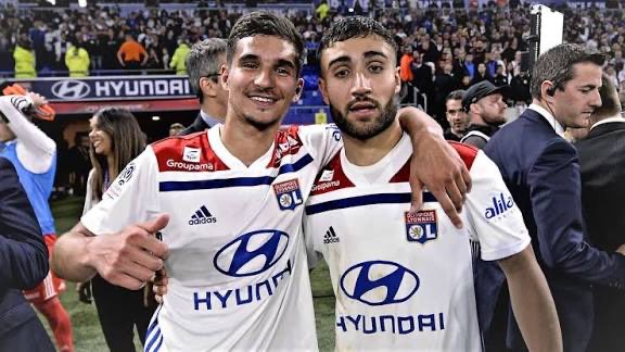 On continuera et on n’arrêtera jamais de combattre vos idées. On aime l’OL avec tous les joueurs avec lesquels on a pu s’identifier, les moments de gloire, .. et vous rendez les moments de joie honteux avec vos banderoles, dont le message est souvent le mm. Bref on vous encule.