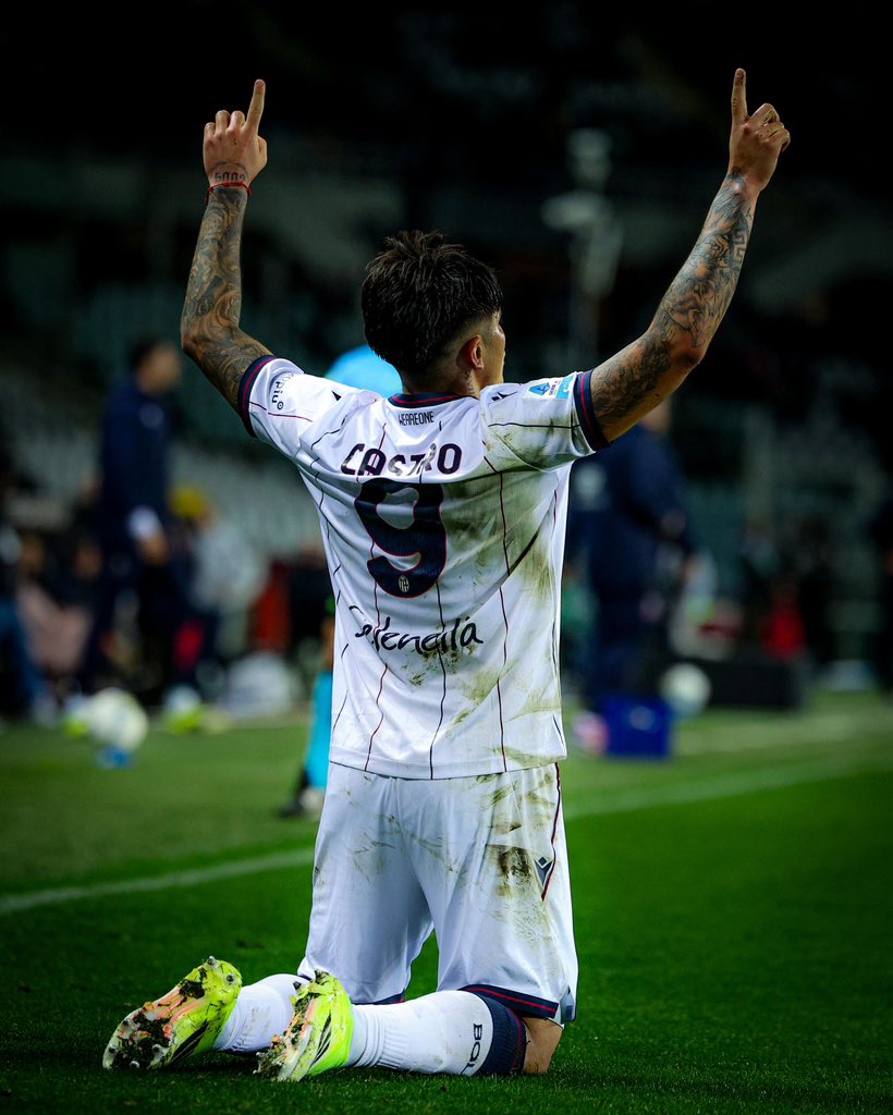 santicastro04's tweet photo. Avanti insieme❤️💙 https://t.co/0qa3RqcDWM