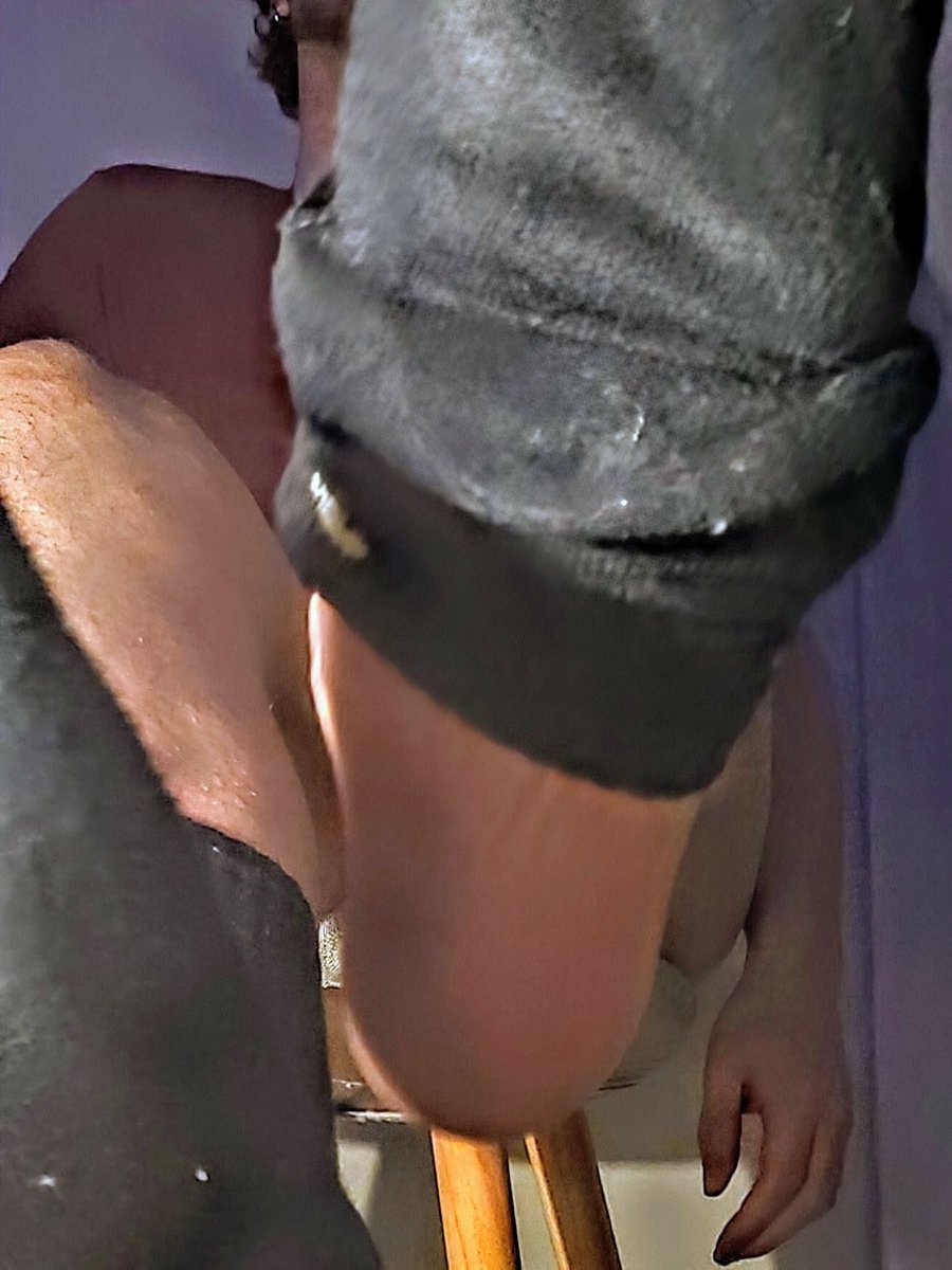 CashMasterRoman's tweet photo. Don't tell me about your life. I don’t care about it. Just stay useful and send me all your cash. Paypigs like you only exist to fund my needs.
#malefindom #alphamale #cashmaster #paypig #moneyslave #financialdomination #findom #alphadom #humanatm https://t.co/UQuTOxv53R