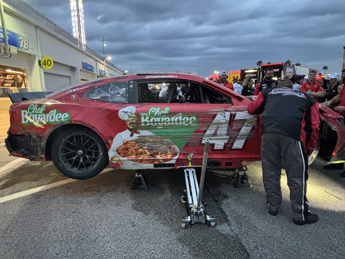This car finished 2nd

#DAYTONA500 #NASCAR