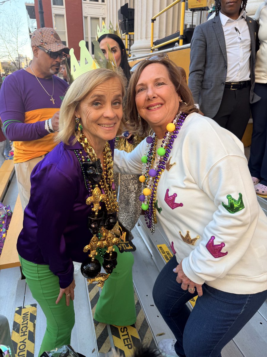 JJfischtziur's tweet image. Never know who you run into at Mardi Gras.  #LSUTigers