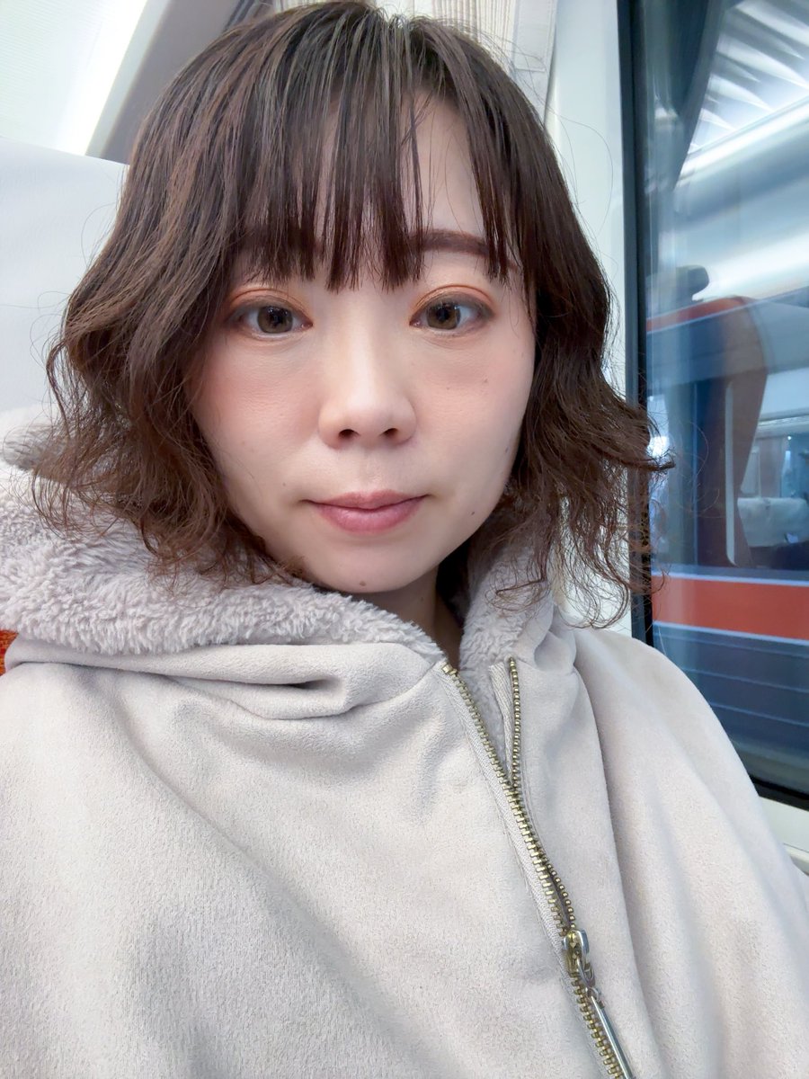 ひとみ tweet media