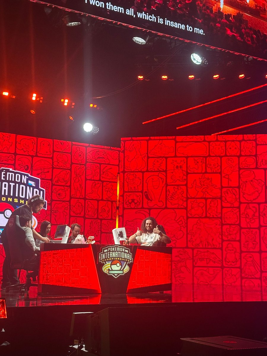 Hahadeiv tweet media