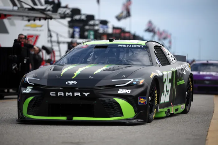 _DanielCespedes's tweet photo. In 2025, Riley Herbst didn't score a single Top 10, and he didn't score a Stage Point until the 10th race of the season.

Today, Riley Herbst finished a career-best 8th and scored a career-best 6 Stage Points in the season-opener. https://t.co/iZm2IfRnvt