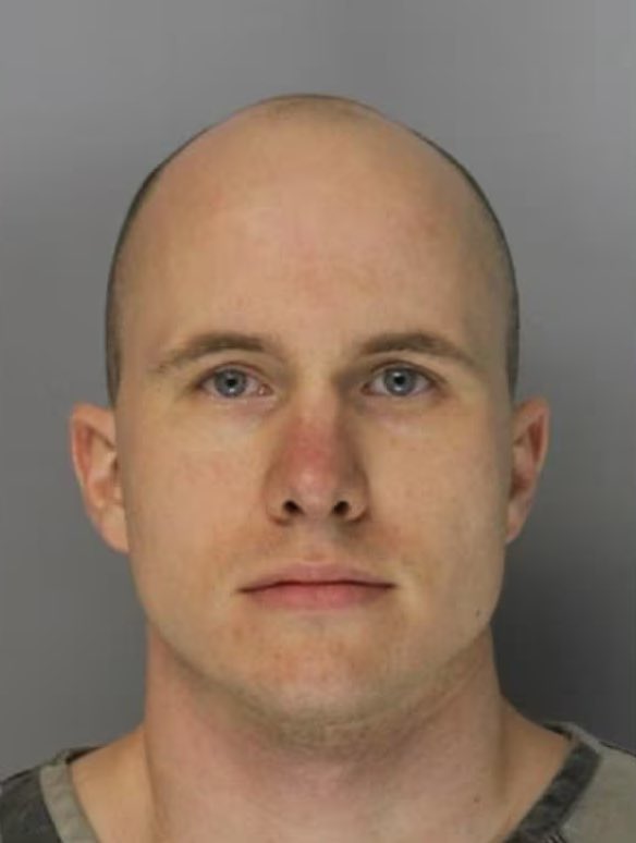 BREAKING: Former ICU Nurse Reed Skelton Pleads Guilty to Trafficking and R*ping 16-Year-Old Girl

📍Georgia

Groomed the teen on Snapchat for months, exchanged explicit content, picked her up, took her to a hotel, R*ped her, paid $500, and kept digital files of the R*pes.