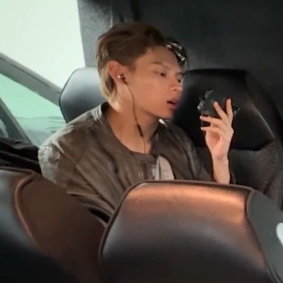 holasoycelosaa's tweet image. yo y los adictos al teléfono