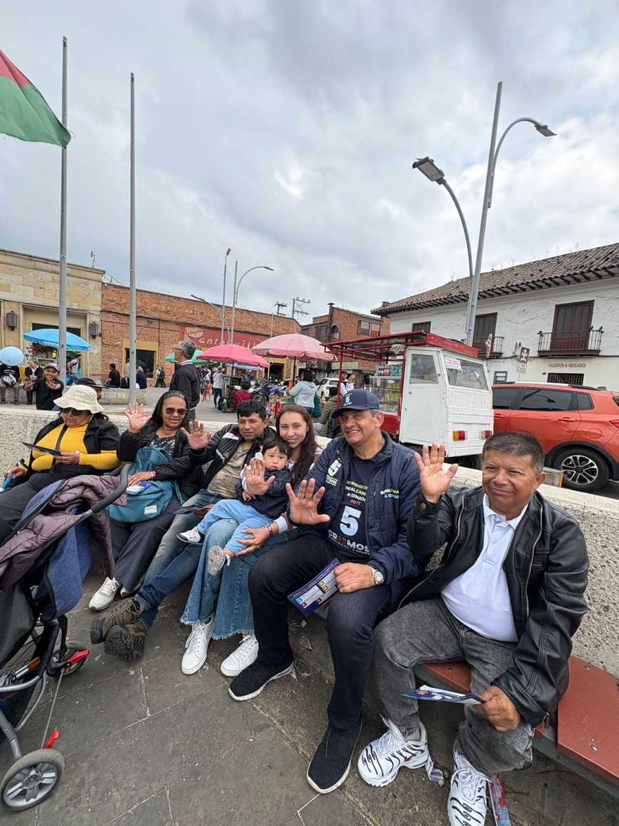 lavozdelgeneral's tweet photo. Hoy visité a los residentes y comerciantes de los municipios de Bojacá y Facatativá, en el departamento de Cundinamarca.
Escuchamos sus inquietudes, compartimos experiencias y presentamos nuestras propuestas para llegar al Senado de la República.
¡Seguimos construyendo país desde las regiones! @creemosco @Creemosmedellin @PorVeteranos @AdrianaVeterin @ReservaActiva58 @reservas @JaviPekerman @JJIndependiente  #Creemos5 #GeneralCamacho