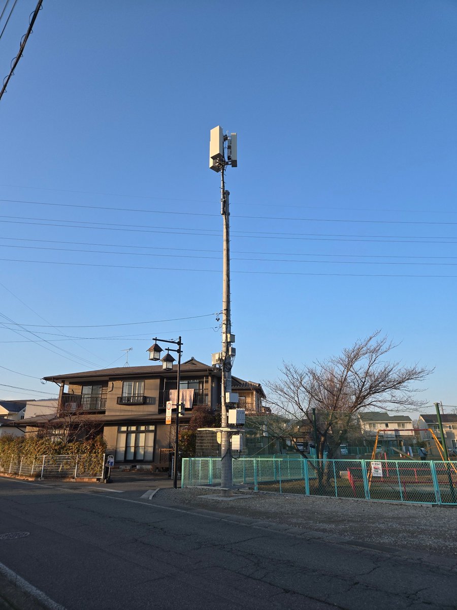 _oshi_oshi's tweet photo. 楽天プラチナ局初見学
長野県長野市南堀付近（https://t.co/xNCXZc1Beu）

周囲に700M局・ビル無いプラチナの飛びの良さ👍 半径2km超はカバー…？ イオンモール須坂付近までは接続。
auﾛｰﾐﾝｸﾞは切られてました。
 
eNB 540290 1-2-3 (700M) PCI 153  213156 7-8-9 (1800M) PCI 243 TAC 21505 https://t.co/S7bMd0mKew