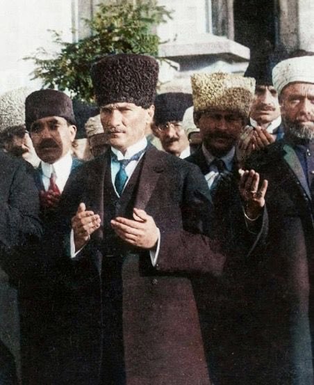 TCKAYI55's tweet photo. @YusufElmas “Hak olan Kur’an, haksızlığı kabule vasıta yapıldı.” 

Gazi Mustafa Kemal Atatürk

Yaşar Nuri ÖZTÜRK ( Cennet Mekan )

Onun için de dinsiz,kafir diyorlardı.!

18 yıl önceki ön görüleri

https://t.co/jbiYPFrJj7 https://t.co/znCjyIaLDE