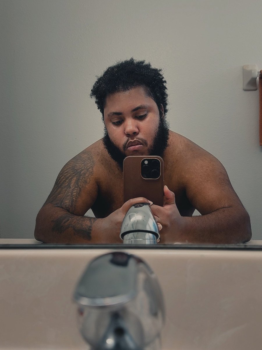 Your fav hung bear🖤🖤 tweet media