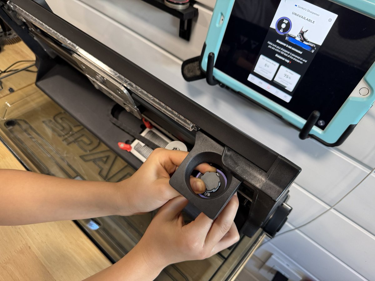 Finally replacing our grinding wheel after another round of sharpening - gave the unit a good cleaning while we were in it

<a href="/Sparxhockey/">Sparx Hockey</a> 
#Sparhockeyambassador