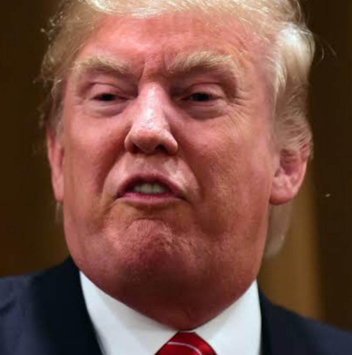 Décimo Sexto dia de atualização do escândalo envolvendo Donald Trump e Jeffrey Epstein. 

Só abram se tiverem estômago pra ler. 

Segue a thread.